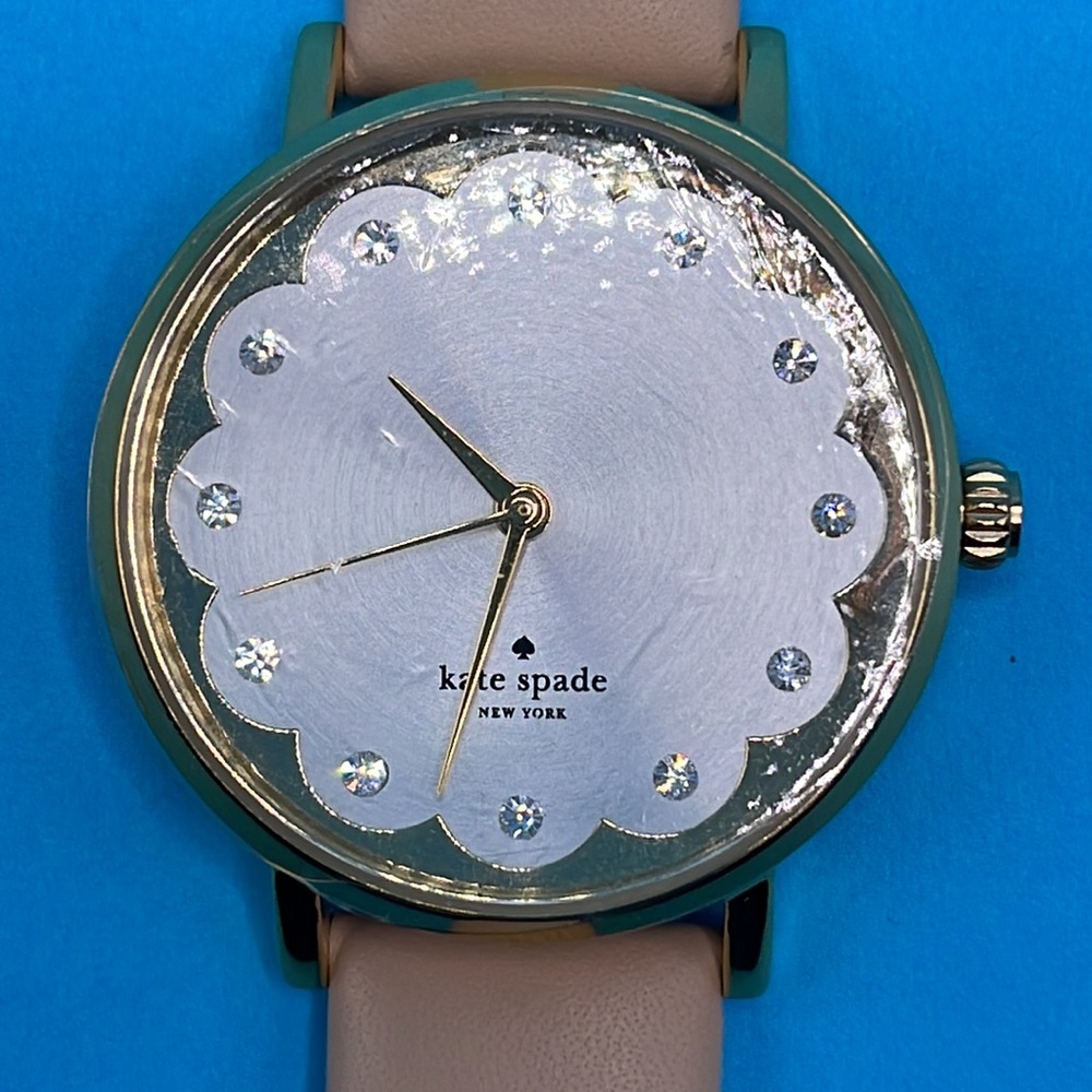 *Sold* New Kate Spade Metro Scallop Watch